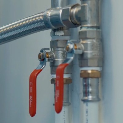 arrivée d'eau / branchements blanchisserie module conteneur hotels 